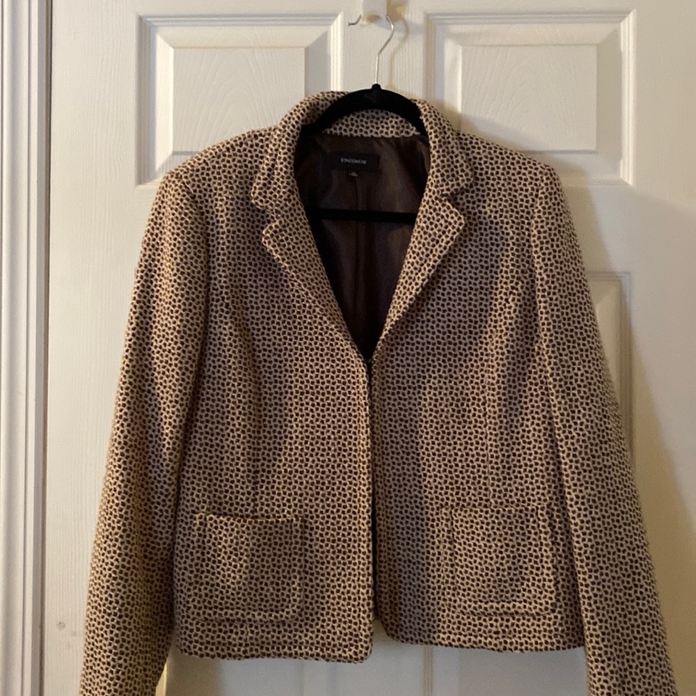 Beautiful ladies, animal print blazer size 14 by Jones wear